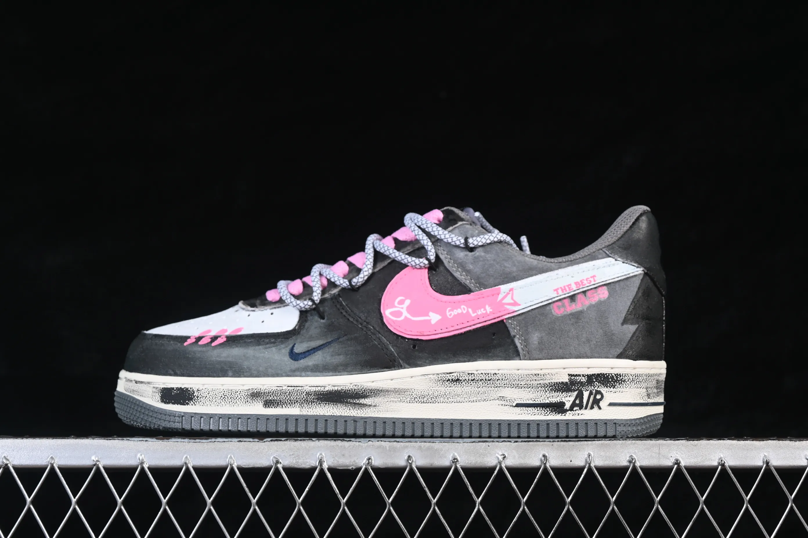 All categories Nk Air Force 1 Air Force series Nk Air Force 1 Low Air Force low top Nike Air Force 1'07 Low "Gray-Pink Lucky Charm" Hand-painted graffiti Gray pink lucky charm Air Force 1 low-top casual sneakers YD2425-880
